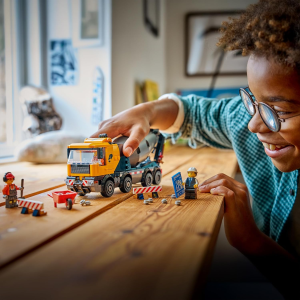 LEGO 60478 CITY BETONIERA, Veicolo da Cantiere, 3 Minifigure, Tamburo Rotante e Funzione di Scarico Cemento - 7 ANNI+