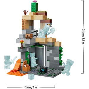 LEGO 21587 MINECRAFT Zombie Dungeon - con Minifigure di Viandante, 3 Figure Zombie, Slime e un Tavolo da Crafting