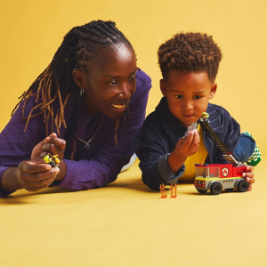 LEGO 60463 CITY Autopompa con scala, Camion Giocattolo dei Pompieri con 2 Minifigure e Starter Brick - 4 ANNI+