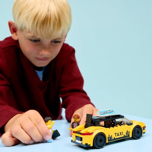 LEGO 60487 CITY TAXI GIALLO, Modello di Auto con 2 Minifigure e Tetto Rimovibile - 5 ANNI+