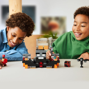 LEGO 21590 MINECRAFT, Battaglia Contro il Wither -  con Guerriero Crimson, Strider, Cubo di Magma e 2 Figure di Scheletri Wither 