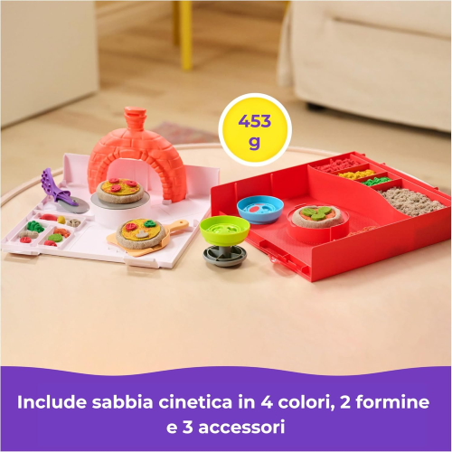  KINETIC SAND PIZZA, Set di Gioco Squish Pizza, con 452 g di Sabbia e 5 Attrezzi - 5 ANNI+
