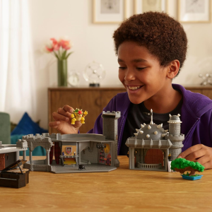 JAKKS 43225 SUPER MARIO GALAXI MOVIE, Il playset del Castello di Bowser include una minifigure articolata da 3,8 cm e accessori 