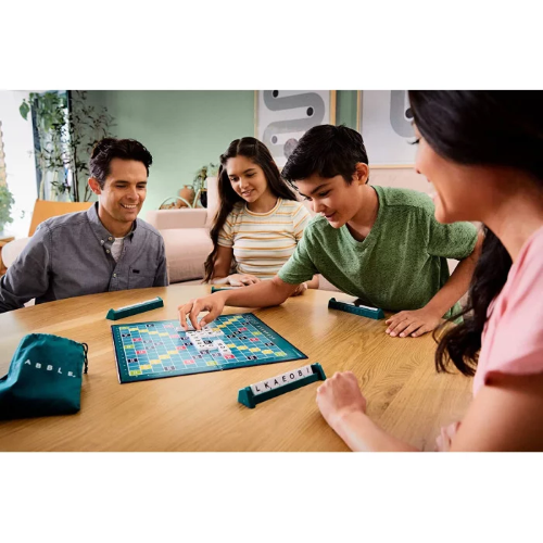 Mattel Scrabble, il Gioco da Tavola delle Parole Crociate, Divertimento per  Tutta la Famiglia, per Bambini da 7 + Anni - Mattel Games - Games - Giochi  di ruolo e strategia - Giocattoli