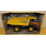 NEW RAY 32186 VOLVO R700 CAMION RIBALTABILE, MISURE CONFEZIONE CM.23X13 CM. - 5 ANNI+
